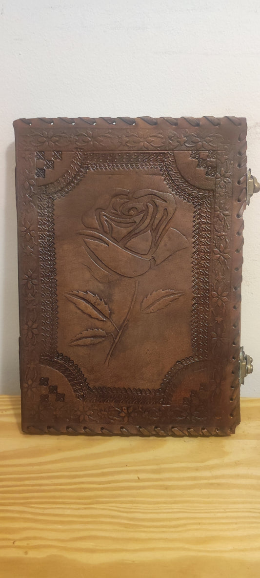 CARNET DE NOTES UNIQUE ET MAGNIFIQUEMENT FABRIQUÉ À LA MAIN